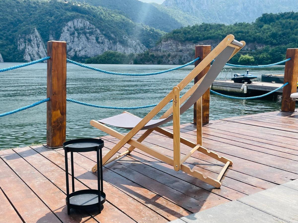 Serenity Ieşelniţa Exteriör bild